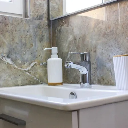 210 Grand Terrace Sun & Sea Breeze Apartment *