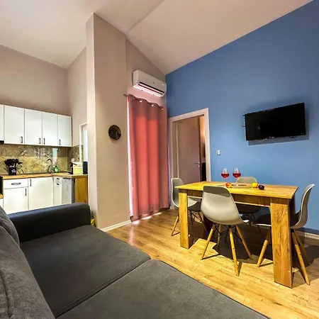 210 Grand Terrace Sun & Sea Breeze Apartment
